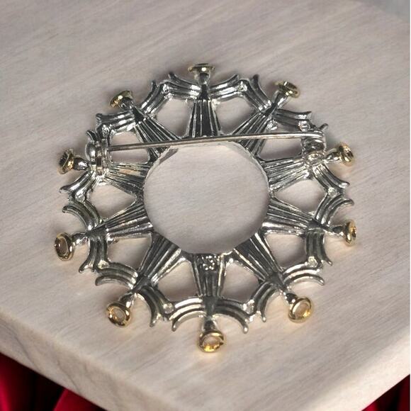 Avon Vintage Silvertone/Goldtone Angel Wreath Brooch/Pin - Picture 8 of 8